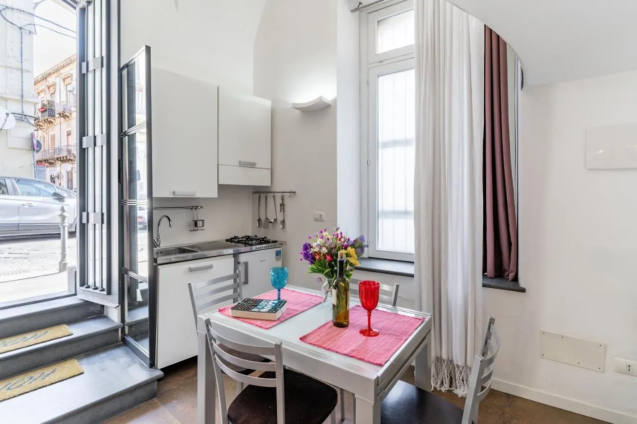 Catania Central Design Studio Near The Station 0*,